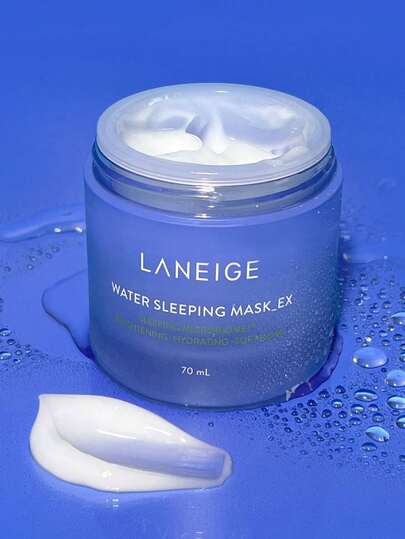 Laneige قناع النوم المائي من لانيج 70 مل - يوفر ترطيبًا طوال الليل، يقفل الرطوبة، يعزز إشراق البشرة، ينعم ملمس البشرة، يهدئ ويصلح، يوازن الزيت والماء. يشكل طبقة مترطبة مستمرة طوال الليل. ملمس جيلي أزرق فاتح، منعش وغير لزج، مناسب لجميع أنواع البشرة. 70 مل/