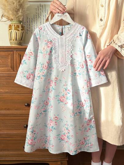 SHEIN فستان أزرق طويل الأكمام بطبعات زهور صغيرة للبنات، تصميم مكشكش أنيق مناسب للارتداء اليومي، للربيع/الخريف