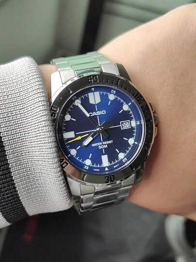 Casio ساعة كاسيو إنتايسر الرياضية - سوار من الفولاذ المقاوم للصدأ، بنية مقاومة للماء قوية، قرص تناظري بارز، مناسبة للنمط الحياتي النشط اليومي