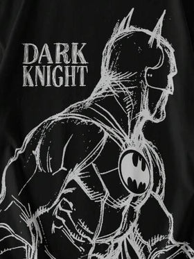 BATMAN X SHEIN تيشيرت رجالي كاجوال بطبعات حروف وأرقام، ياقة دائرية، كم قصير، مناسب للصيف