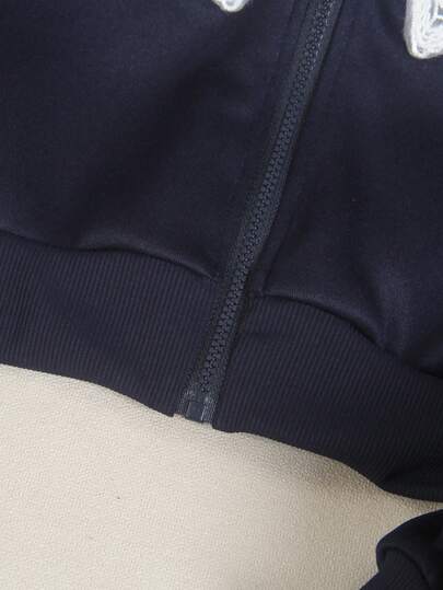 SHEIN جاكيت سويت شيرت بقصة فراشة للمراهقات، بتصميم أكمام أنيق وقماش فليس مريح، بأسلوب شبابي وحيوي، مناسب لموسم العودة للمدرسة أو الارتداء اليومي