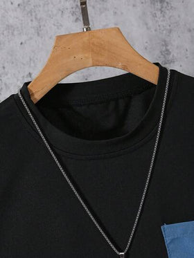 SHEIN Vacaura مجموعة تي شيرت بأكمام قصيرة وطباعة حرفية وبنطلون كارجو أزرق للأولاد المراهقين، 2 قطعة