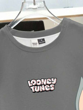 Looney Tunes X Manfinity Manfinity Joysei تي شيرت كاجوال للرجال بطبعة كرتونية وياقة مستديرة وأكمام قصيرة