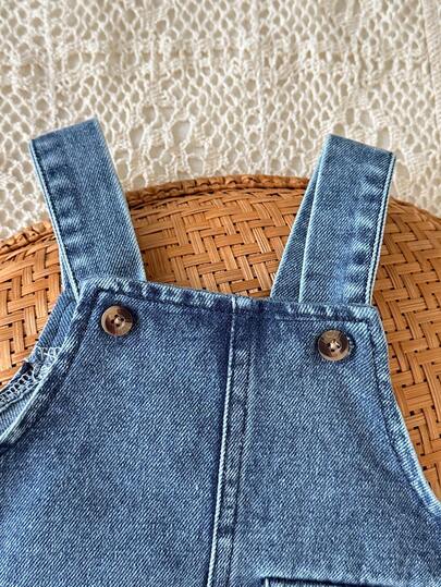 SHEIN ملابس علوية بياقة طاقم بأكمام طويلة مخطط + بنطلون جينز أزرق مغسول بياقة للأطفال الصبية، مناسب للخروجات العادية في الربيع والخريف، قطعتان