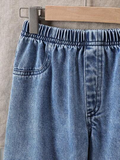 SHEIN مجموعة من قميص كم قصير بطباعة هندسية بسيطة وبنطال جينز للأولاد الصغار، مناسب للخروجات والارتداء اليومي والرياضة والمناسبات، قطعتان