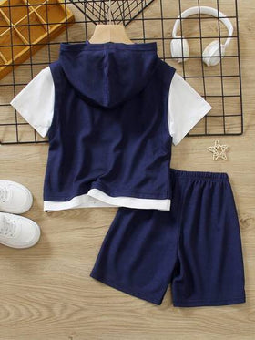 SHEIN Genkimix Kids مجموعة ملابس صيفية للأطفال الصغار مكونة من 2 قطعة، تشمل تي شيرت بأكمام قصيرة مقنع من قماش محبوك بنسيج ملمس وطباعة ملونة، مع شورت رياضي بتصميم لحمي مطبوع، مناسب للارتداء اليومي والعطلات والرياضة والمدرسة