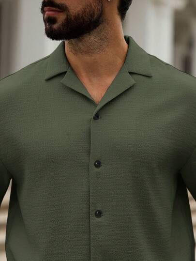 Manfinity Homme 2 قطعة/طقم قميص أكمام قصيرة ذو ملمس بنقشة فقاعات وبنطلون بخصر مربوط بسير متطابق اللون، بدلة كاجوال للخروج، هدية للزوج