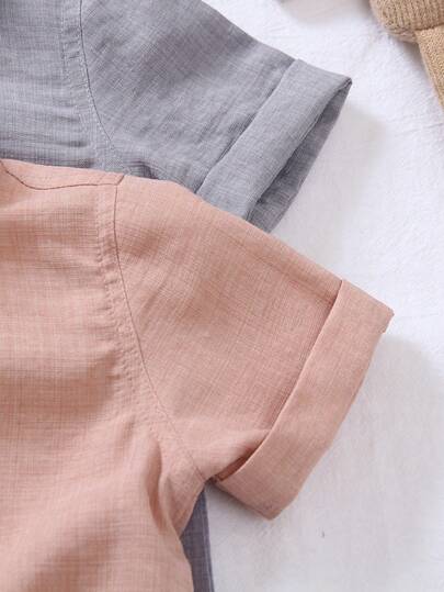 SHEIN Vintaside Kids 3 قطع/مجموعة ملابس علوية أطفال ولادي بلون أحادي بأزرار نصفية، كاجوال مريحة وناعمة بأكمام قصيرة، مناسبة للاستخدام اليومي والسفر والحفلات في الربيع أو الصيف