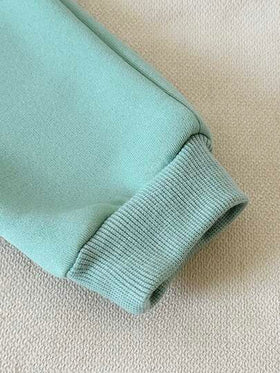 SHEIN Playful Pals طقم بلوزة بولو مطرزة بحرف وبنطلون رياضي للأطفال الرضع، طراز بريبي، جميل وأنيق، مناسب للأطفال في فصلي الخريف والشتاء للخروجات والتصوير الفوتوغرافي والحفلات وما إلى ذلك