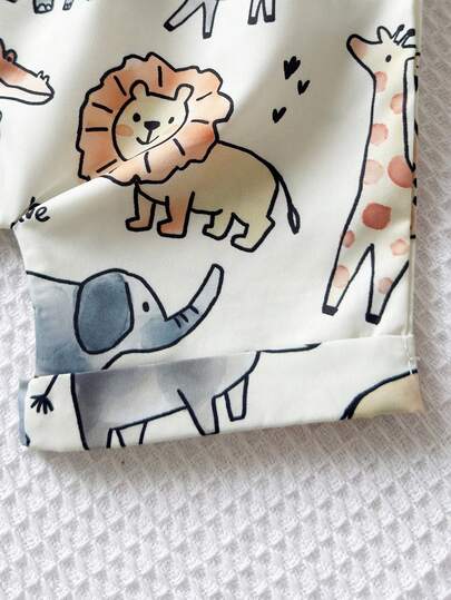 Playful Pals 3 قطع طقم ملابس للأطفال الصبيان للربيع/الصيف - تي شيرت مطبوع برسم أسد جميل مع شورت مطبوع + قبعة