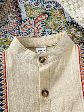 SHEIN رمضان مجموعة قميص أكمام قصيرة طوق ماندرين وبنطلون مطابق للأطفال الرضع الجنسين، لون بيج