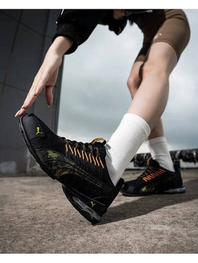 Puma أحذية بوما فولتايك إيفو الرياضية الكاجوال المريحة والمنفذة للهواء، مصنوعة من قماش وجلد اصطناعي، قصيرة الكاحل، مناسبة للجنسين، باللونين الأسود والبرتقالي