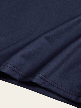 SHEIN Casuvi Kids مجموعة بولو بياقة بحرية للأولاد المراهقين 2 في 1 مطرزة بخطوط، وبنطلون ساق مستقيمة بلون الخاكي، مناسبة للاستخدام اليومي والكمبوس الرجعي والملابس الرياضية الشارعية وعودة للمدرسة في الربيع والخريف