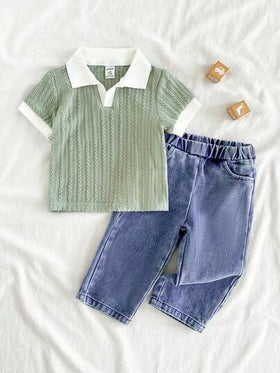 SHEIN Vintaside Kids مجموعة ملابس علوية كاجوال قصير الأكمام مع طوق للأطفال الصغار مقترنة مع بنطلون جينز مغسول عصري، مناسبة للارتداء اليومي، التخييم العائلي، الطعام أو التسوق