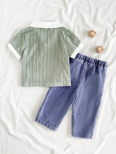 SHEIN Vintaside Kids مجموعة ملابس علوية كاجوال قصير الأكمام مع طوق للأطفال الصغار مقترنة مع بنطلون جينز مغسول عصري، مناسبة للارتداء اليومي، التخييم العائلي، الطعام أو التسوق