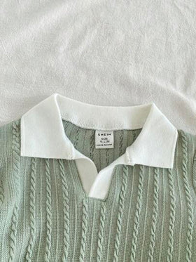 SHEIN Vintaside Kids مجموعة ملابس علوية كاجوال قصير الأكمام مع طوق للأطفال الصغار مقترنة مع بنطلون جينز مغسول عصري، مناسبة للارتداء اليومي، التخييم العائلي، الطعام أو التسوق