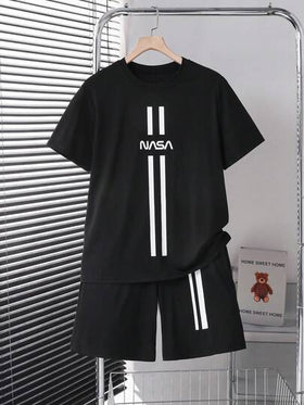 SHEIN Vacaura مجموعة ملابس علوية وشورت قصير الأكمام بياقة طاقم للمراهقين الذكور، إطلالة رياضية وجذابة للصيف، 2 قطعة
