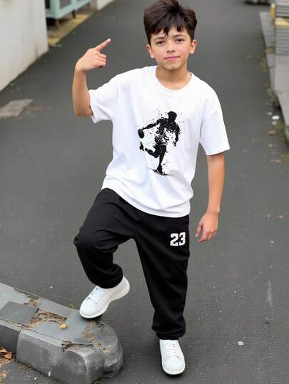 مجموعة ملابس علوية أكمام قصيرة بيضاء وبنطلون جوجر أسود للأولاد، مناسبة للرياضة والأنشطة الخارجية في الصيف، مطبوع عليها الرقم 23