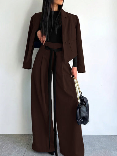 طقم بدلة نسائية جديد لربيع/صيف 2025، بتصميم أنيق وفضفاض بسترة بتصميم رجعي وبنطال واسع الساق مكون من قطعتين، بلون أحادي