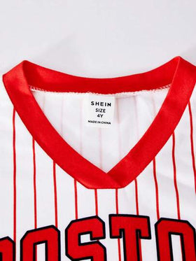 SHEIN Explorewe مجموعة بلوزة كم قصير ذات ياقة على شكل حرف V وشورت مطبوع بخطوط، مناسبة للرياضة والاستخدام اليومي، مجموعة متناسقة للأخوات، 2 قطعة