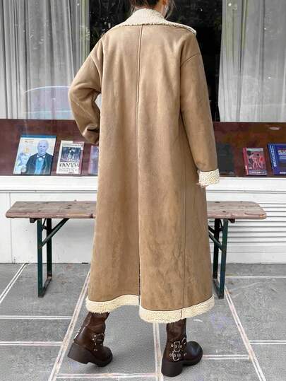 SHEIN EZwear معطف نسائي مزخرف بنمط المربعات البني مع طوق منقلب وأزرار مزدوجة، مناسب للخريف والشتاء