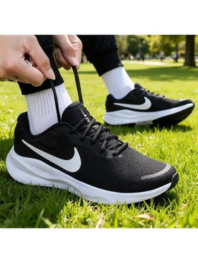 Nike أحذية الجري الخفيفة الوزن والناعمة القاعدة من نايك للرجال، أحذية رياضية خارجية مريحة وخفيفة الوزن للاستخدام اليومي، موديل REVOLUTION 7 ذات شبكة تنفس، أحذية رياضية ضرورية متعددة الاستخدامات FB2207-001