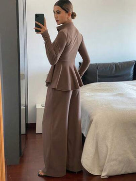 DAZY طقم كاجوال من قطعتين للنساء يتكون من ملابس علوية بياقة عالية وكشكشة في الذيل وبنطلون ساق مستقيمة، طراز Y2K