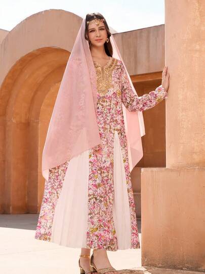 SHEIN رمضان فستان بطبعة إثنية مع ياقة على شكل V مزينة بالخرز، مقترن مع وشاح شيفون خفيف، أنيق ومريح، مناسب للرمضان، العباءة، الجلابية، الملابس العربية التقليدية