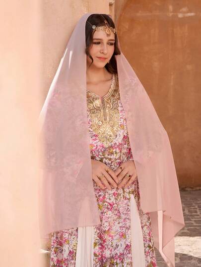 SHEIN رمضان فستان بطبعة إثنية مع ياقة على شكل V مزينة بالخرز، مقترن مع وشاح شيفون خفيف، أنيق ومريح، مناسب للرمضان، العباءة، الجلابية، الملابس العربية التقليدية