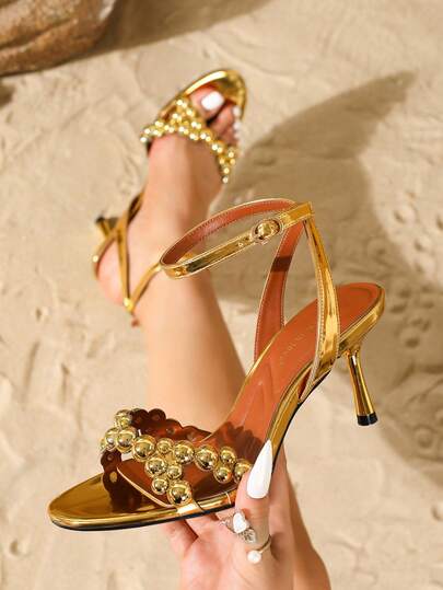 On feet& in love صنادل نسائية أنيقة وعصرية ذات كعب عالٍ وفتحة للأصابع مع حزام وإبزيم، مناسبة للارتداء مع الفساتين