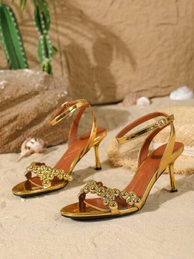 On feet& in love صنادل نسائية أنيقة وعصرية ذات كعب عالٍ وفتحة للأصابع مع حزام وإبزيم، مناسبة للارتداء مع الفساتين