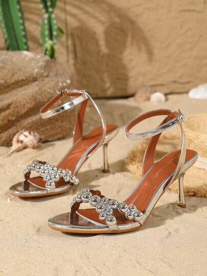 On feet& in love صنادل نسائية أنيقة وعصرية ذات كعب عالي وفتحة للأصابع وحزام مشبك، مناسبة للارتداء مع الفساتين في فصلي الربيع والصيف