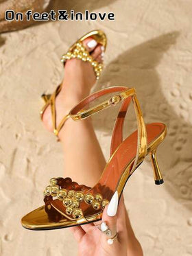 On feet& in love صنادل نسائية أنيقة وعصرية ذات كعب عالٍ وفتحة للأصابع مع حزام وإبزيم، مناسبة للارتداء مع الفساتين