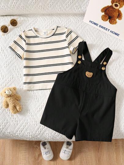 SHEIN مجموعة قميص كاجوال قصير الأكمام مزين برسوم كرتونية وشريطية وسروال قصير مع أشرطة حمالة بشكل دب كرتوني، مناسبة للاستخدام في الربيع والصيف للاستخدام المنزلي أو الخارجي، 2 قطعة/مجموعة للأولاد/البنات