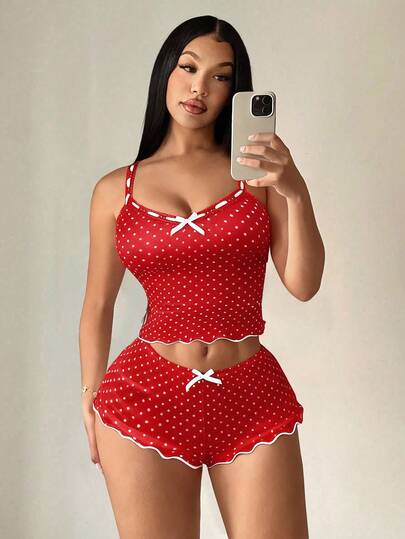 SHEIN SXY مجموعة بيجامة كاجوال للنساء بنقشة نقاط، قميص كامي + شورت قطعتان