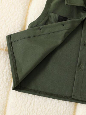 SHEIN طقم سترة جيب للأطفال الصبيان مع طباعة حرفية على تي شيرت أكمام قصيرة وبنطلون جيب كاجوال، أزياء متعددة الاستخدامات وبارد، قماش مريح، مناسب للارتداء في الخارج والداخل، صيفي