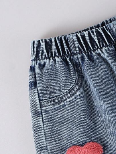 SHEIN ChillGRL بنطلون جينز بناتي بأسلوب جميل، مناسب للربيع/الصيف والخريف/الشتاء، بلون جينز أزرق فاتح، مطرز بقلب وردي، قصة فضفاضة مستقيمة الساق، قماش ناعم ومريح، مناسب للخروجات اليومية، أنيق ومتعدد الاستخدامات
