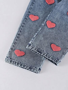 SHEIN ChillGRL بنطلون جينز بناتي بأسلوب جميل، مناسب للربيع/الصيف والخريف/الشتاء، بلون جينز أزرق فاتح، مطرز بقلب وردي، قصة فضفاضة مستقيمة الساق، قماش ناعم ومريح، مناسب للخروجات اليومية، أنيق ومتعدد الاستخدامات