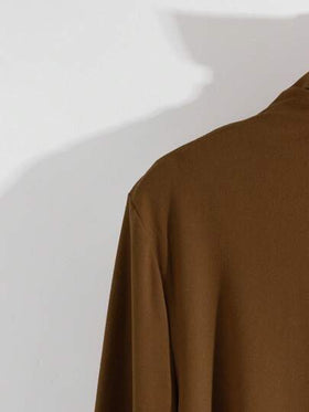 SHEIN Franclia مجموعة جديدة لخريف وشتاء: ملابس علوية قاعدية بياقة عالية بنية داكنة ناعمة الملمس بأكمام طويلة + بنطلون مستقيم الساق بخصر عادي بنقشة اسكتلندية بريطانية، طقم قطعتين للنساء للأناقة والنحافة في الذهاب للعمل