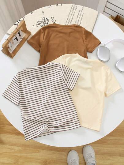 SHEIN 3 قطع تيشيرتات كاجوال بأكمام طويلة وياقة طاقم للأولاد، بني للنضج، بني وبيج مخطط للحيوية، أبيض سادة للتنوع، مناسبة للمدرسة وأنشطة العائلة في عطلة نهاية الأسبوع والرحلات القصيرة والحديقة