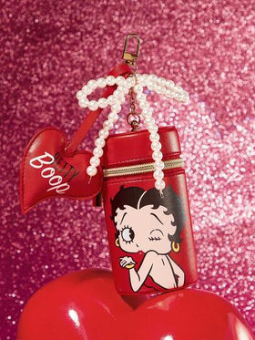 Betty Boop x SHEIN حقيبة تغيير مطبوعة بشكل أسطواني من جلد البولي يوريثان مزينة بفيونكة اللؤلؤية، مناسبة لتخزين العملات المعدنية والأحمر شفاه وبلسم الشفاه والمفاتيح والأغراض الصغيرة، مناسبة للرجال والنساء والطلاب، لطيفة، محبة، تقبيل، حب، أفكار هدايا، حفلة،