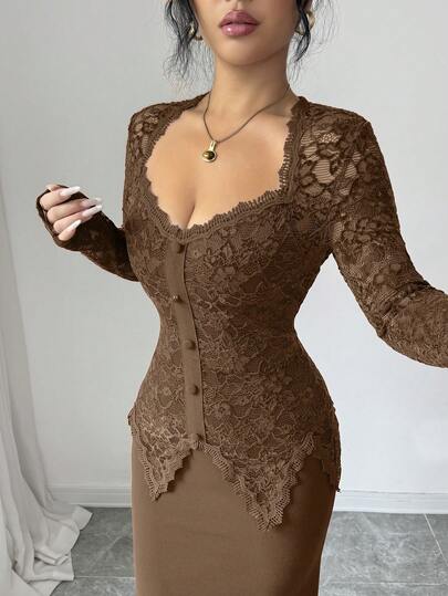 Modelyn رمضان فستان متوسط الطول مناسب للنساء مع رقبة مربعة، تصميم بتفاصيل من الدانتيل والأزرار على الخصر