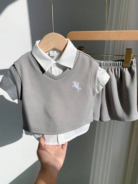 SHEIN 3 قطع/طقم للأطفال الصبيان، سترة رمادية بدون أكمام، كارديجان أبيض بياقة قصير الأكمام، وشورت كاجوال، طقم رسمي كاجوال للمدرسة والخروجات والمنزل، مناسب للربيع والصيف