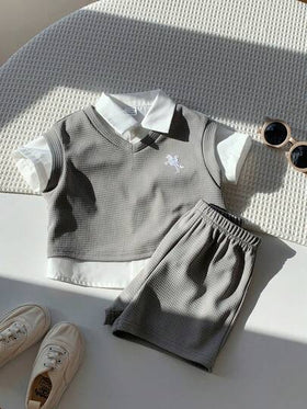 SHEIN 3 قطع/طقم للأطفال الصبيان، سترة رمادية بدون أكمام، كارديجان أبيض بياقة قصير الأكمام، وشورت كاجوال، طقم رسمي كاجوال للمدرسة والخروجات والمنزل، مناسب للربيع والصيف