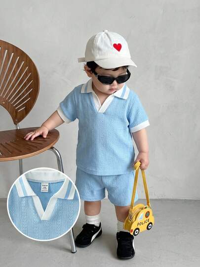 SHEIN Vintaside Kids مجموعة أزرق للأطفال الرضع من 0-3 سنوات، بنطلون قصير مع ملابس علوية كم قصير مطابق، بتصميم بسيط بدون نقشات، فضفاض، مناسب للخروجات والاستخدام المنزلي والرياضة الخفيفة، ملابس صيفية للأطفال، ملابس خارجية للأطفال