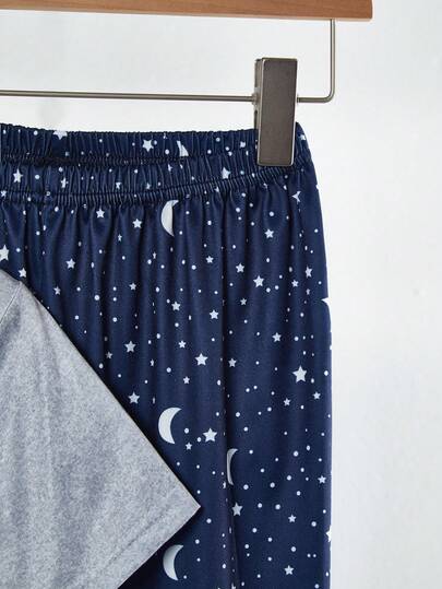 SHEIN مجموعة ملابس علوية وبنطلون قصير الأكمام بطبعة سماء نجمية للأولاد، ملابس منزلية مريحة قطعتان