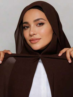 وشاح شيفون ثلاثي الاستخدام مع مغناطيسات مدمجة وقبعة داخلية - للارتداء الفوري، بدون دبابيس، تركيب مقاوم للانزلاق، سهل الارتداء في ثوان. مناسب للارتداء اليومي مع الثياب، الأنشطة الخارجية، الصلاة والمناسبات.