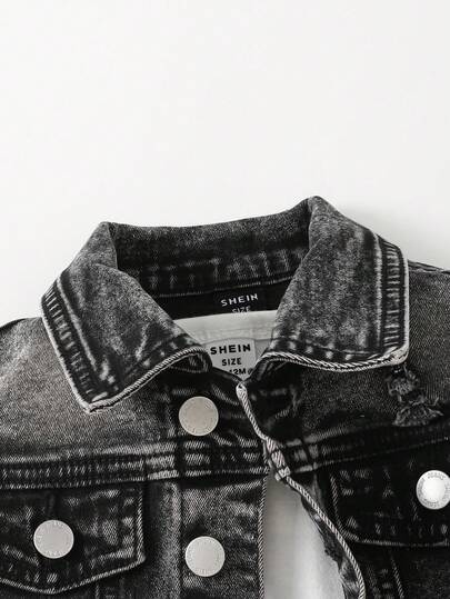 SHEIN TaviRue مجموعة جاكيت جينز سوداء ممزقة وبنطلون ضيق مرن للأطفال الرضع/الصغار، قطعتان