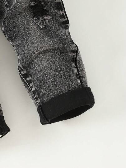 SHEIN TaviRue مجموعة جاكيت جينز سوداء ممزقة وبنطلون ضيق مرن للأطفال الرضع/الصغار، قطعتان