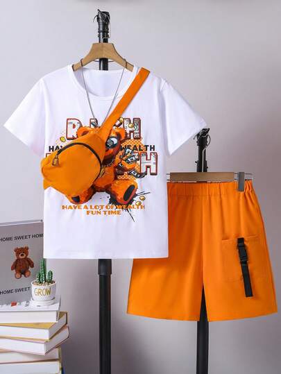 SHEIN Streecool Kids 3 قطع/مجموعة قميص كارجو مع طباعة دب جميلة، وشورت جيب كارجو وحقيبة عبر الجسم للأطفال الكبار للربيع والصيف
